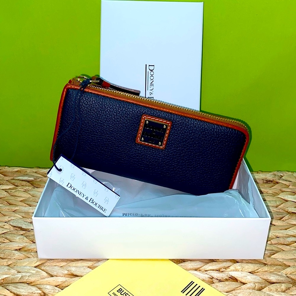 Dooney & Bourke Pebble Zip Clutch Wallet NWT Midnight Blue